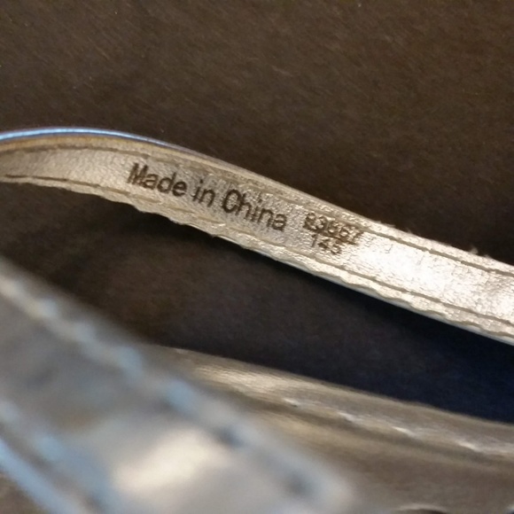 AMERICAN EAGLE Silver Flip Flops Sandals size 8 - Picture 4 of 5